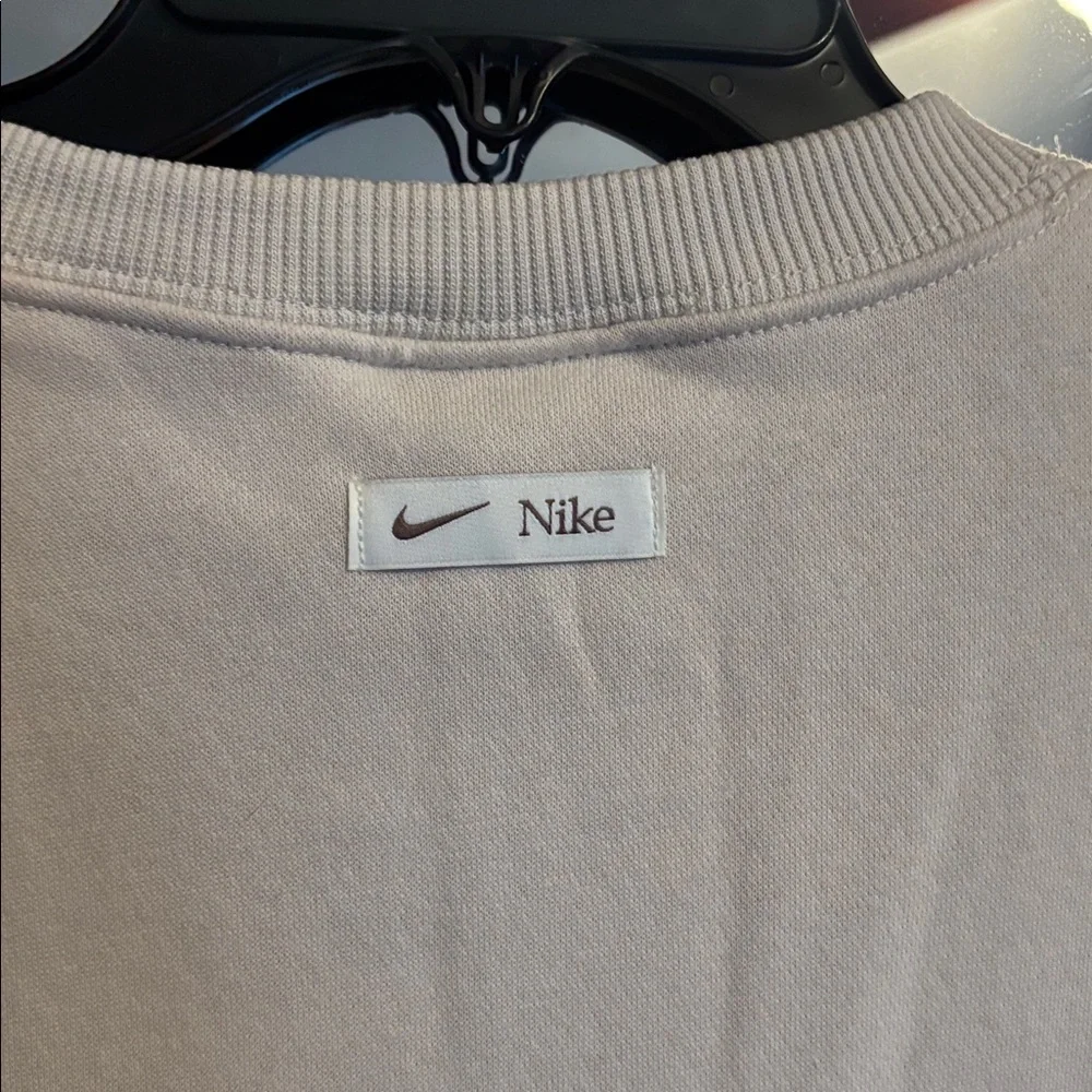 NWT Nike Women’s Crewneck Size XS - Picture 7 of 8